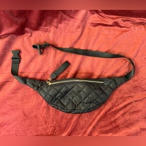 Quilted Fancy Fanny Pack Black gold zipper adjustable NWOT